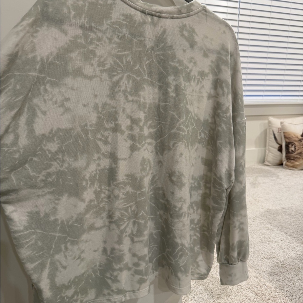 Kaileigh Women's Gray Tie-Dye Long Sleeve Top - Picture 3 of 4